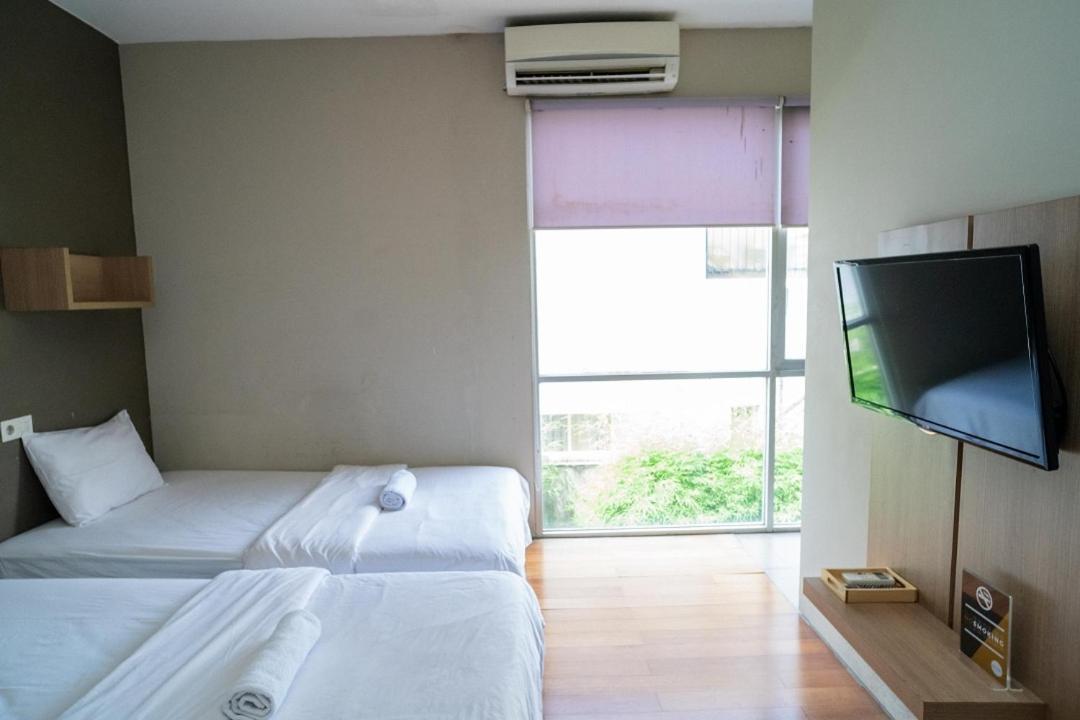 Three J 2 Wisma tamu